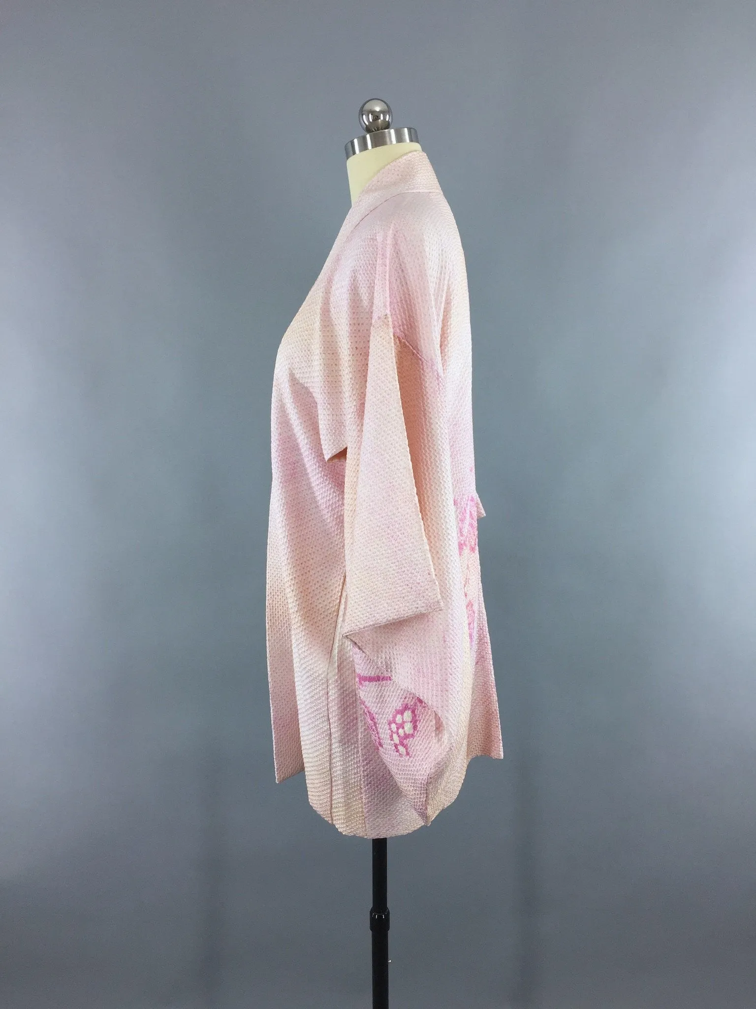 1960s Vintage Silk Haori Kimono Cardigan Jacket in Pink and Gold Grapes Shibori