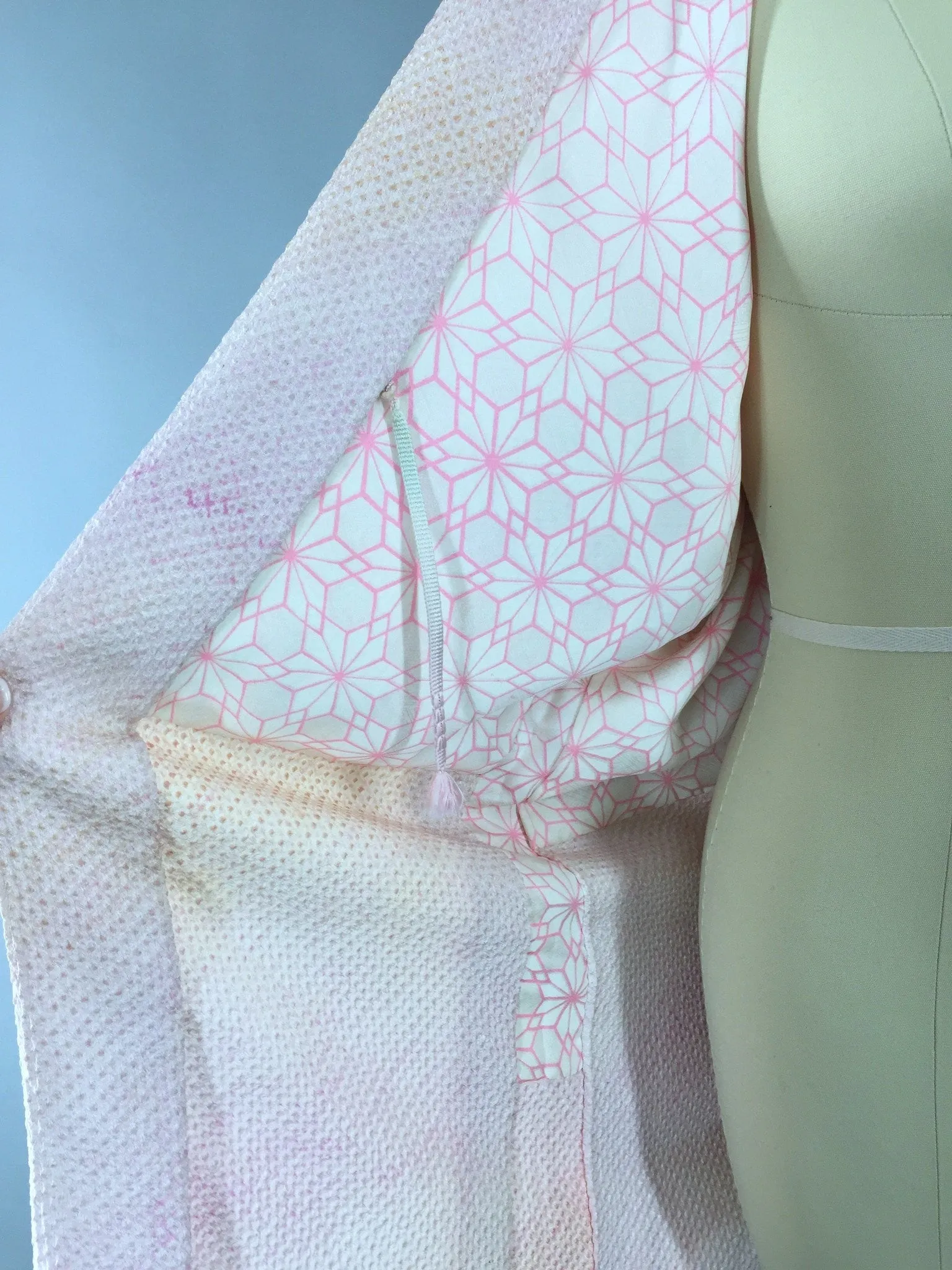 1960s Vintage Silk Haori Kimono Cardigan Jacket in Pink and Gold Grapes Shibori