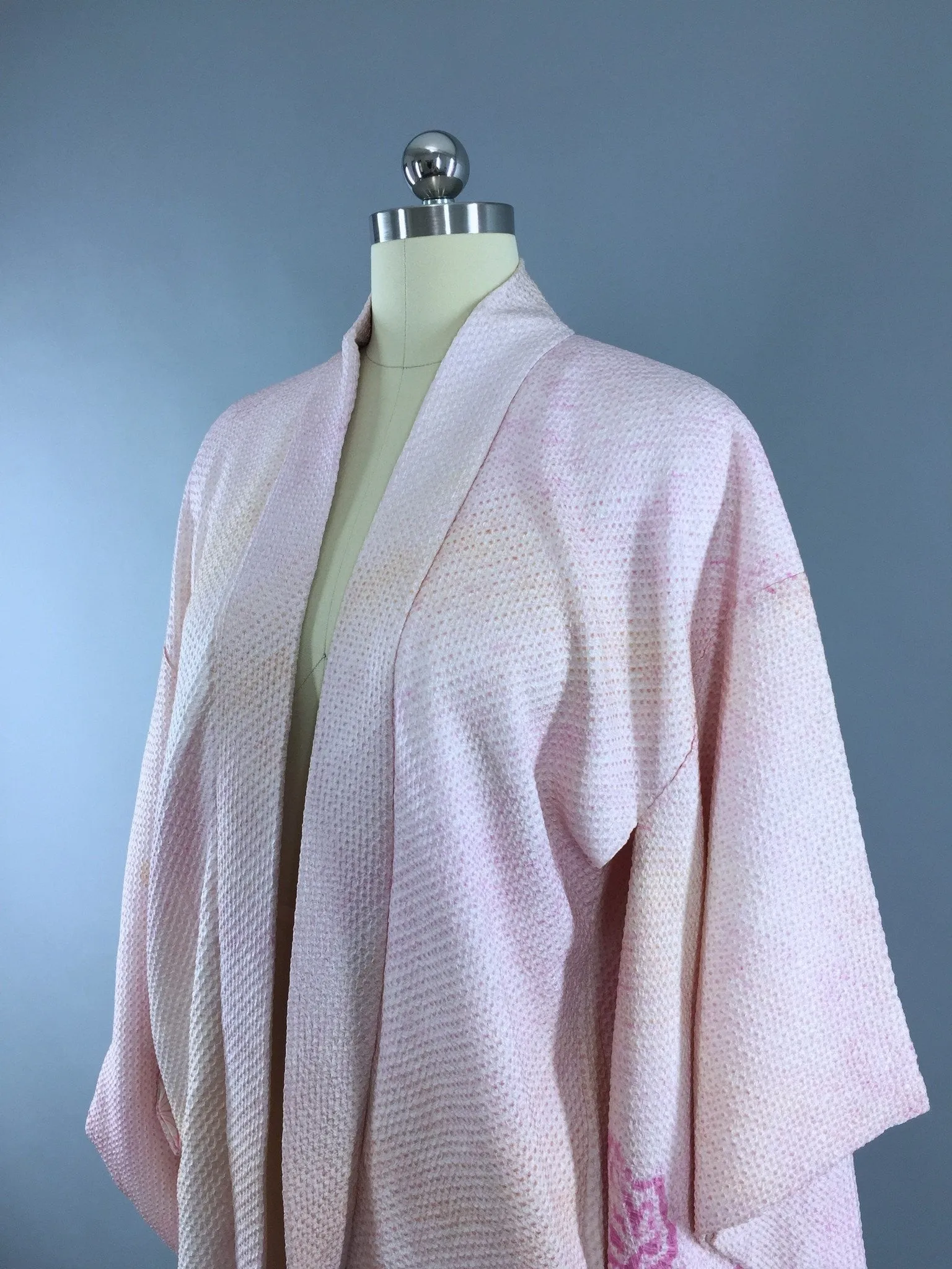 1960s Vintage Silk Haori Kimono Cardigan Jacket in Pink and Gold Grapes Shibori
