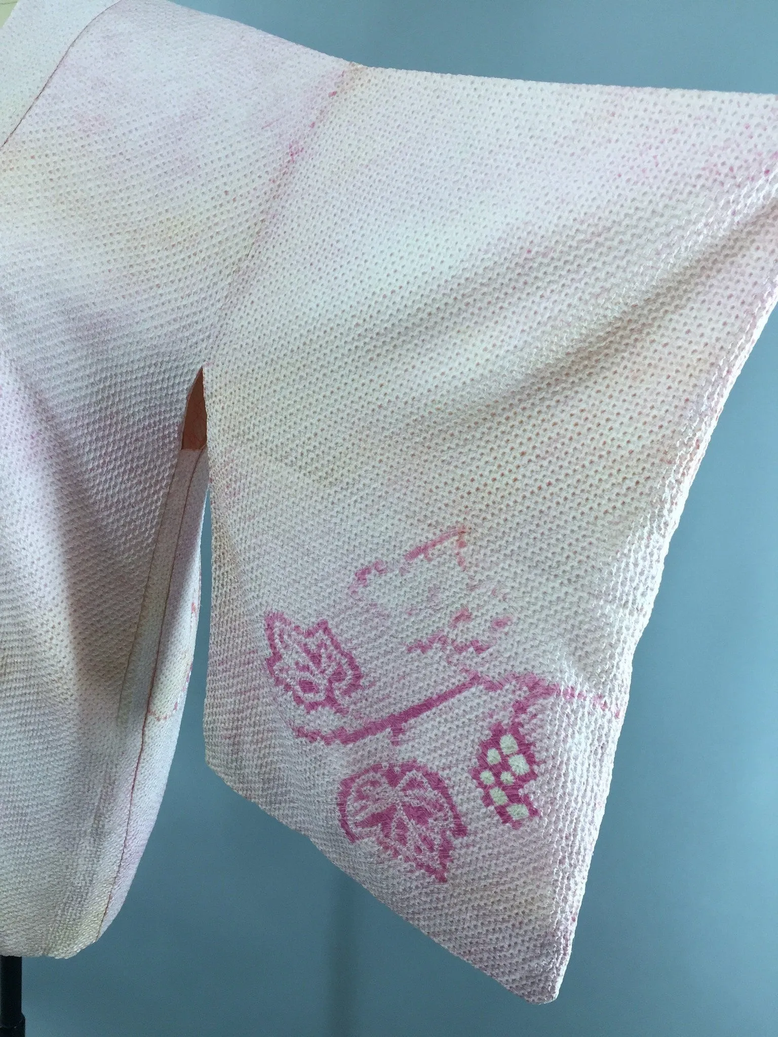 1960s Vintage Silk Haori Kimono Cardigan Jacket in Pink and Gold Grapes Shibori