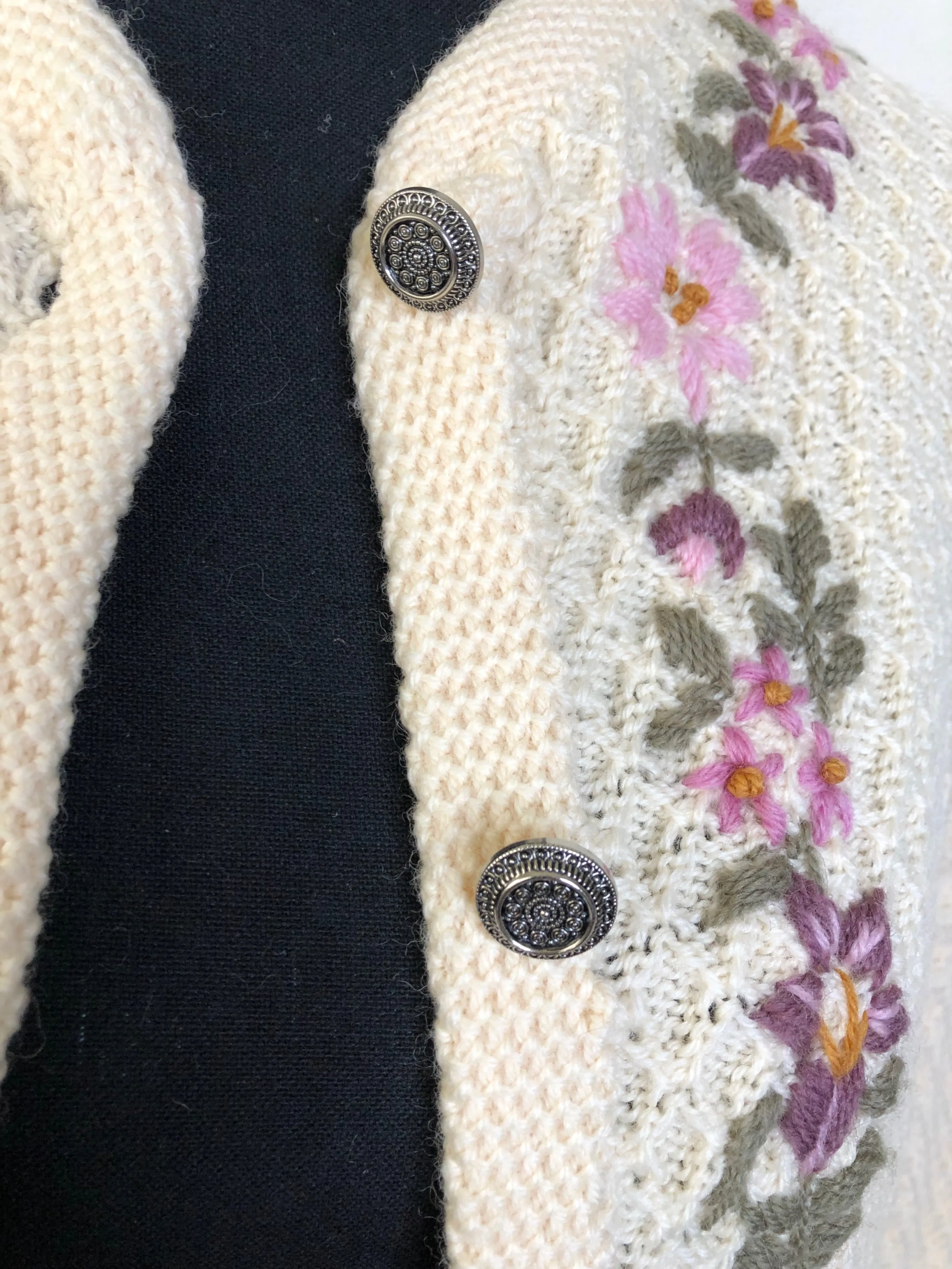 '80’s Floral Embroidered Grannycore Cardigan