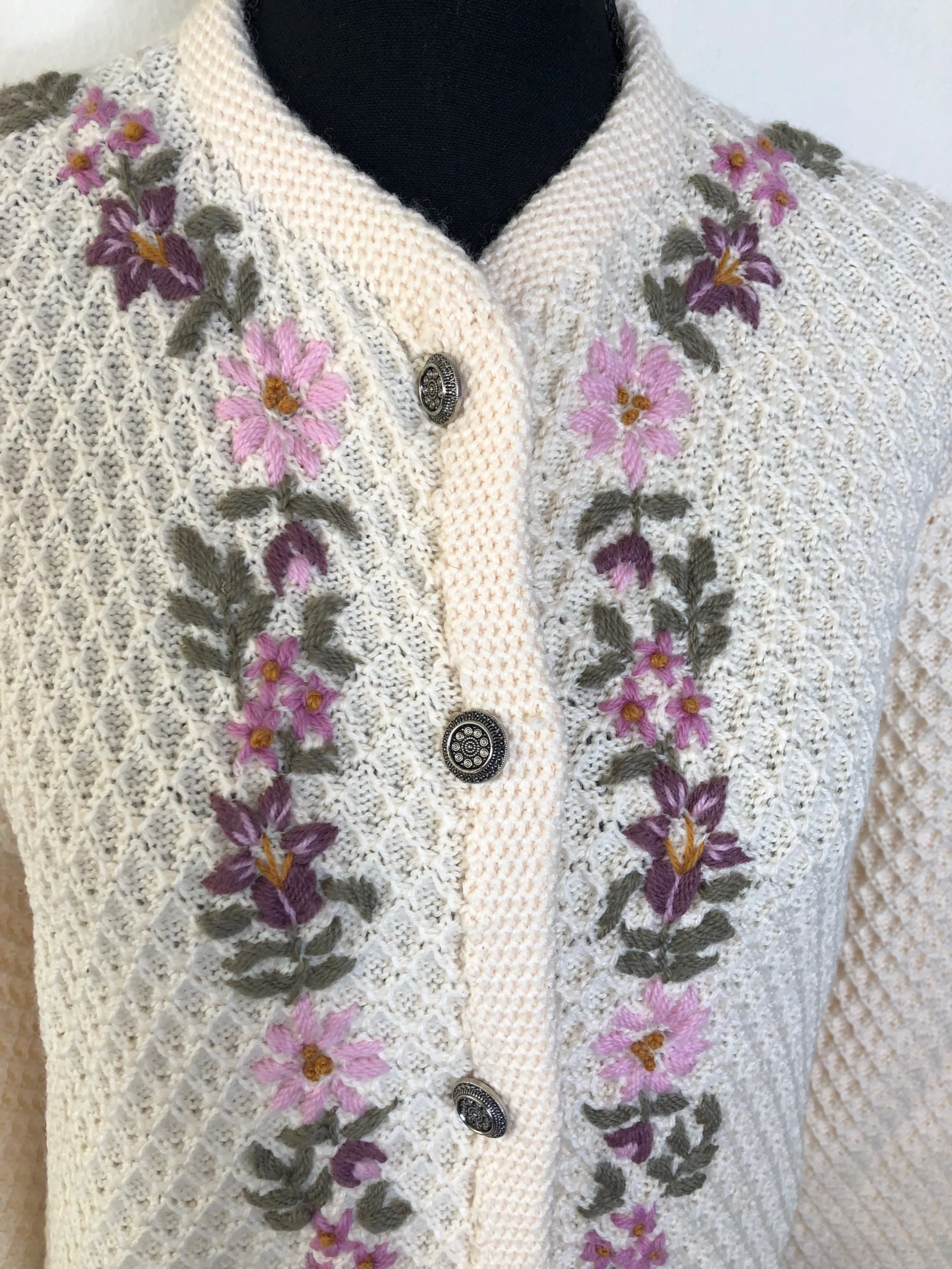 '80’s Floral Embroidered Grannycore Cardigan