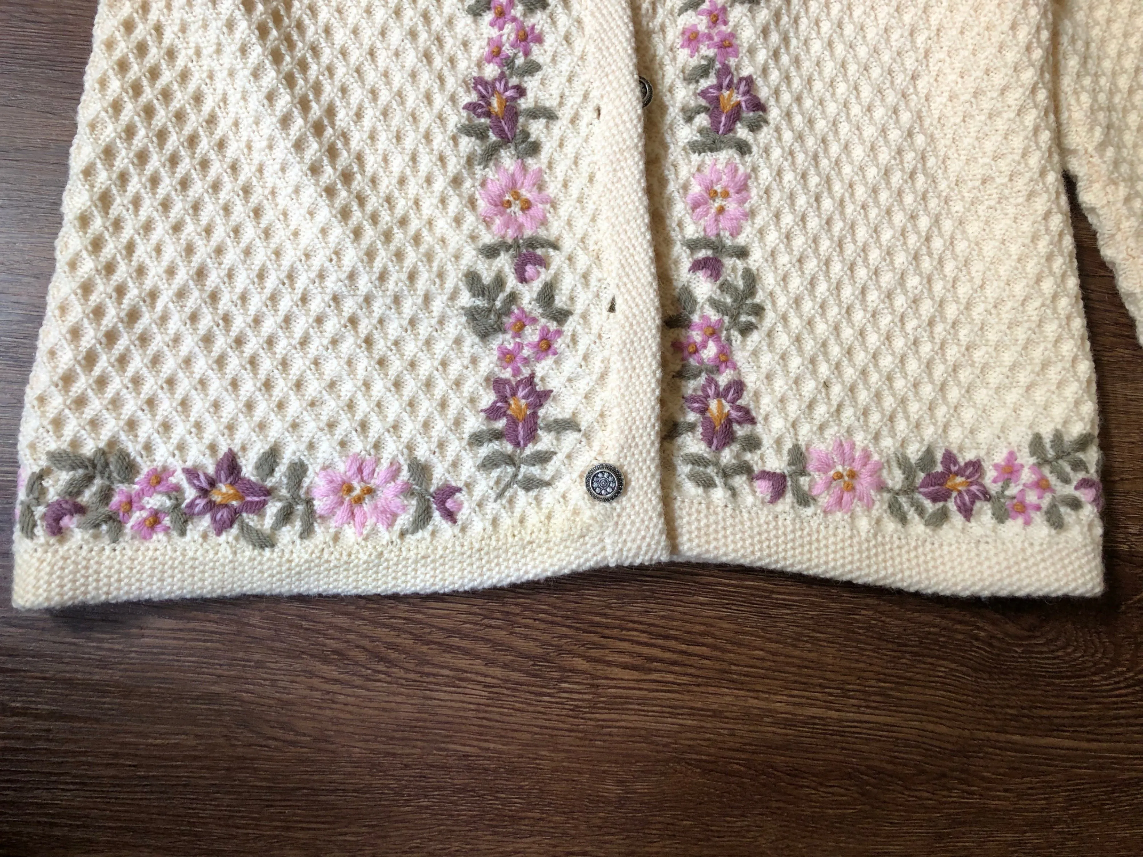 '80’s Floral Embroidered Grannycore Cardigan