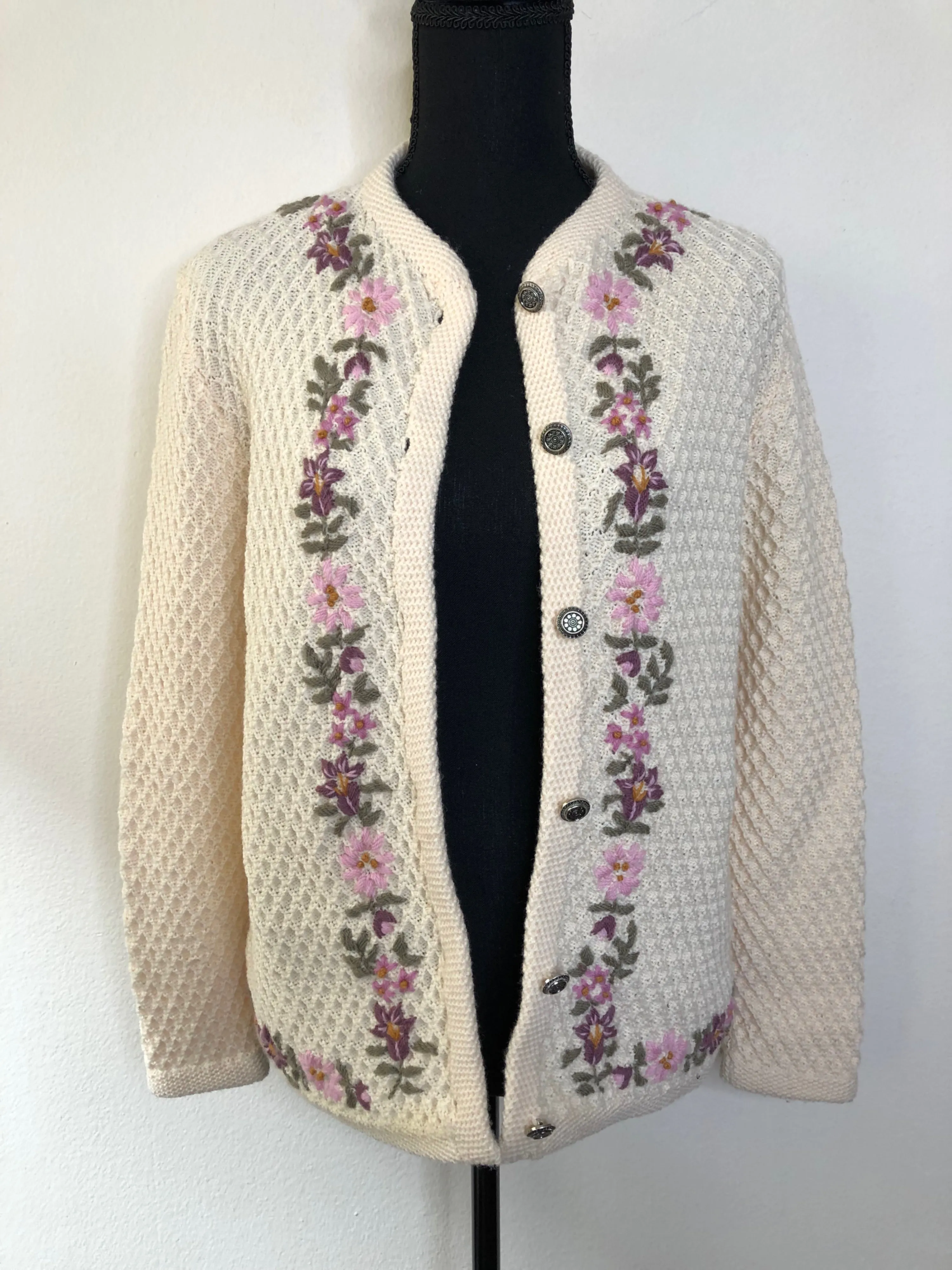 '80’s Floral Embroidered Grannycore Cardigan