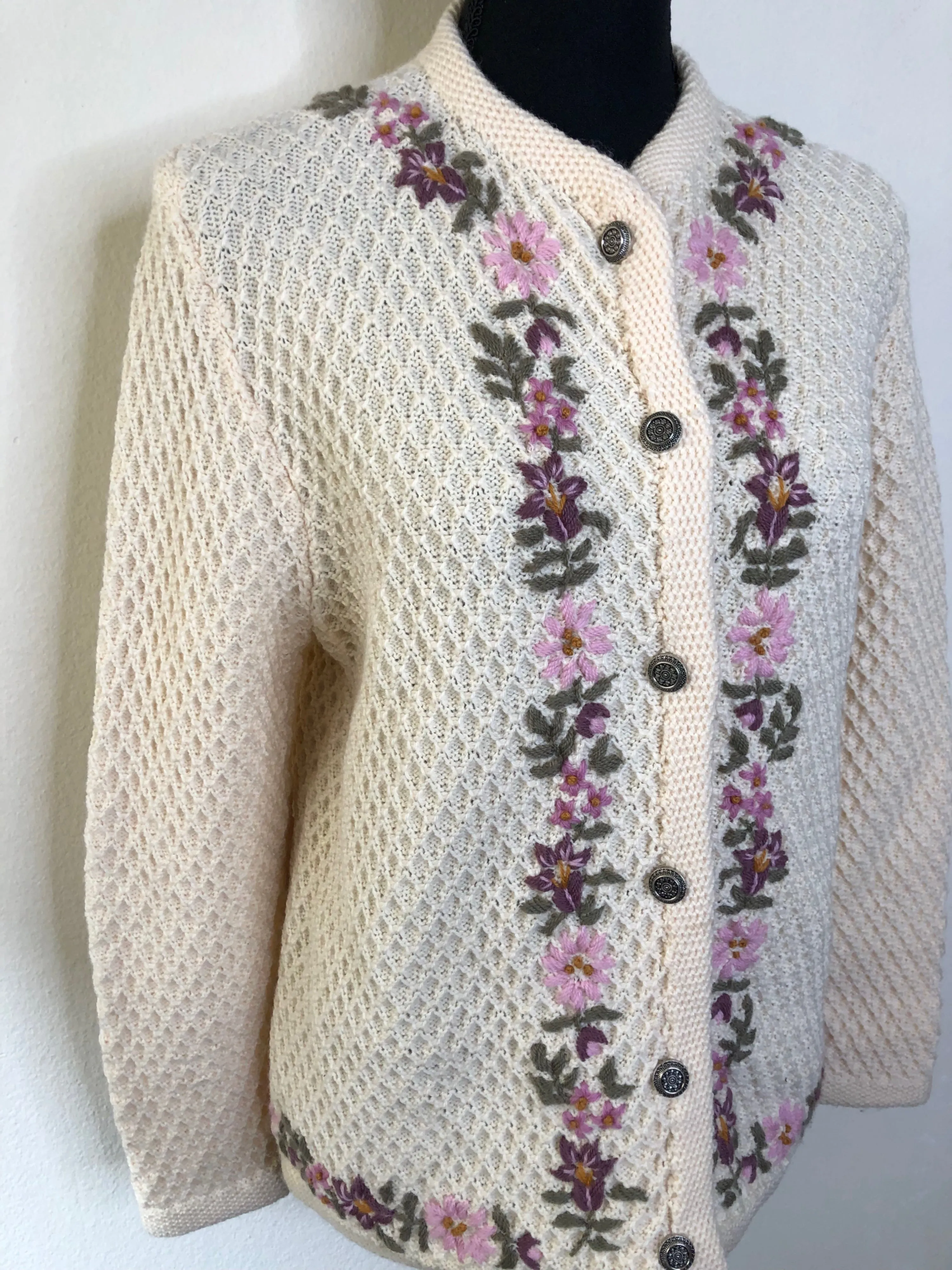 '80’s Floral Embroidered Grannycore Cardigan