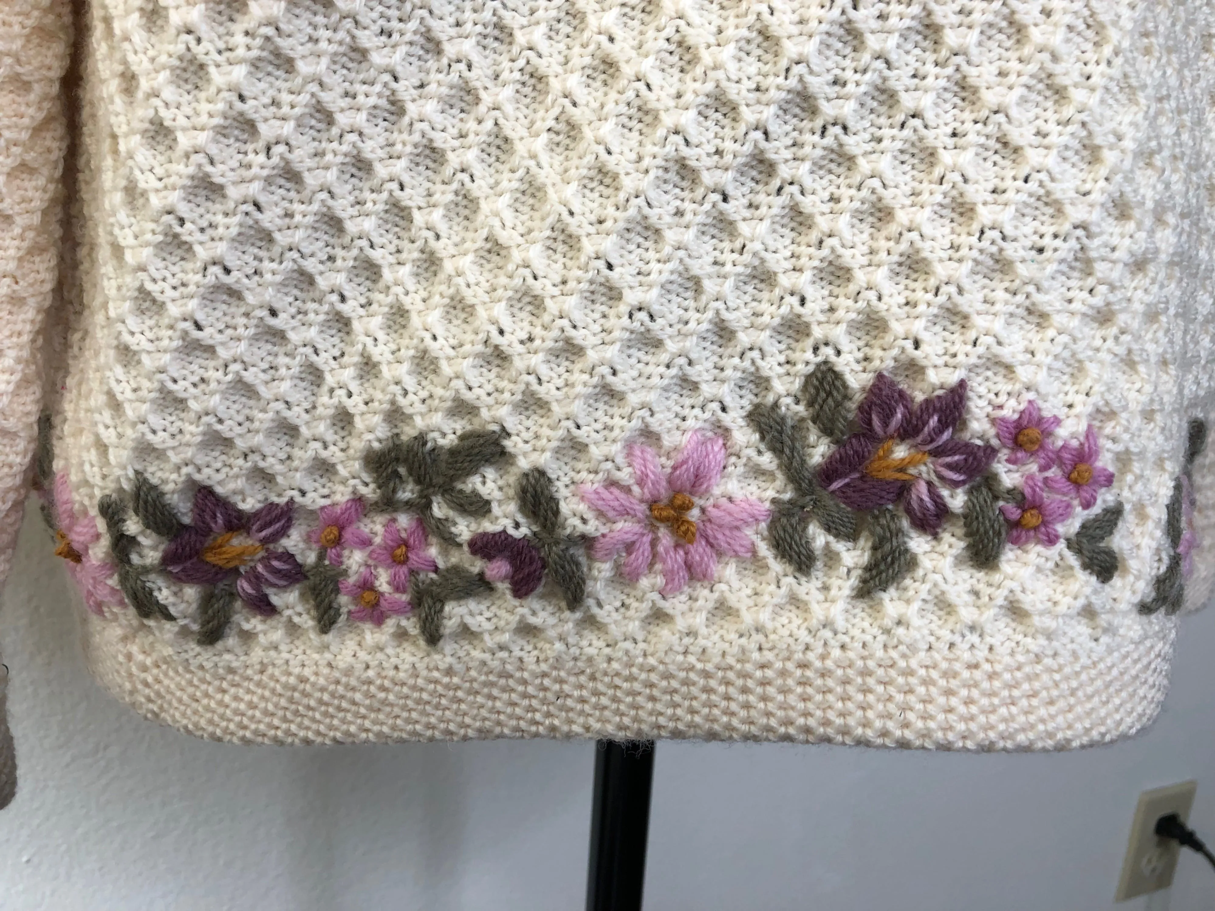 '80’s Floral Embroidered Grannycore Cardigan